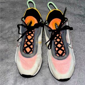 ✨Nike Air Max 2090 Size 6✨